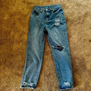 Jeans size small. Never worn. Ordered a size too small.
